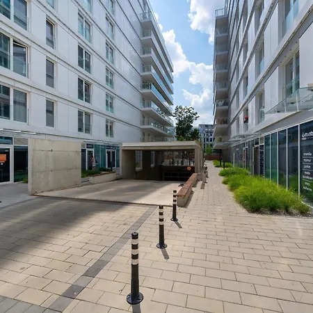 Stylowy Z Balkonem I Wanna By Renters * فروتسواف